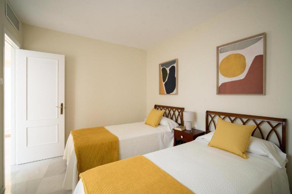 San Pablo Premium Suites Севиля Екстериор снимка